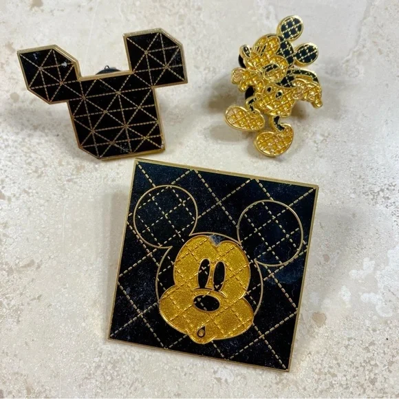 Disney Mickey Mouse Memories Pin Set August Limited Edition - Picture 3 of 3